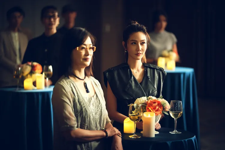 曾莞婷（右）和劉瑞琪是不擇手段母女檔。三立提供