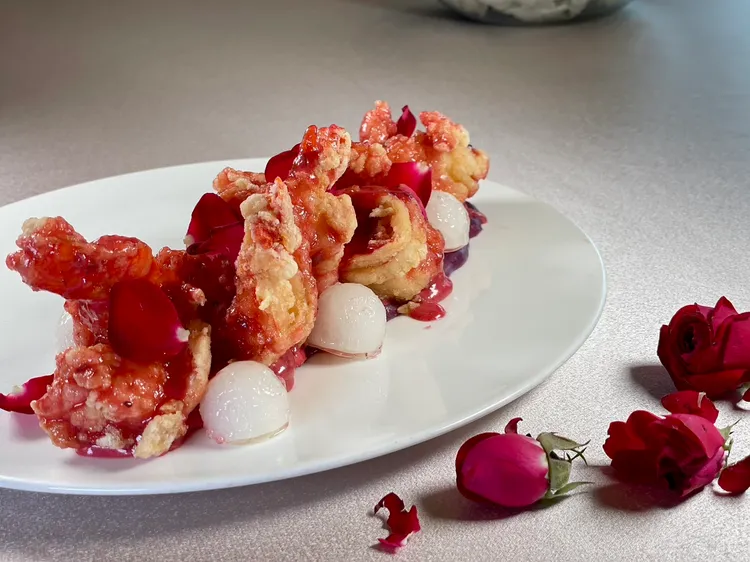 玫瑰醋栗靚蝦球 880元。曾仲葳攝