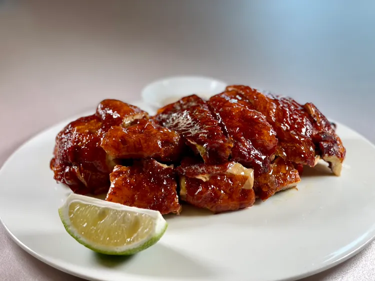 招牌脆皮雞 600元/半隻。曾仲葳攝