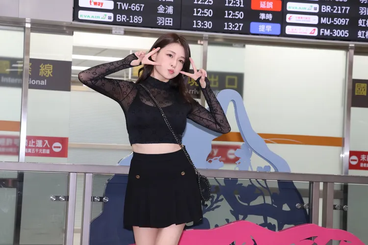 橘瑪麗睽違3年來台，開心和粉絲打招呼。鄭孟晃攝