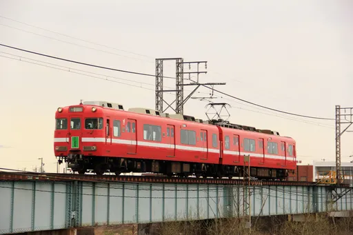 名古屋車站驚現18歲女胸口插刀亡 男子跳軌遭撞斃!警查兩案關聯