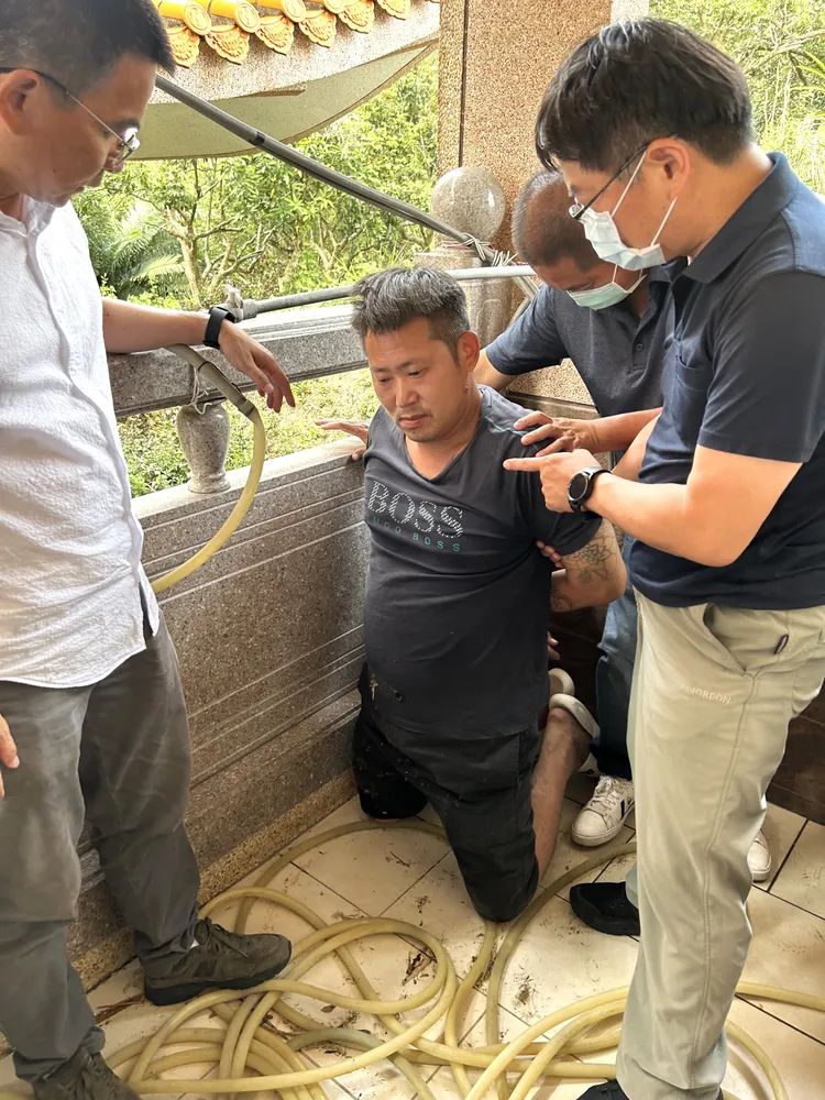 逃犯張天昊躲東山廢廟落網。讀者提供