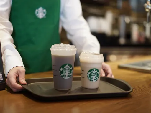 明天續當社畜 咖啡優惠解愁!星巴克買1送1、超商買6送6