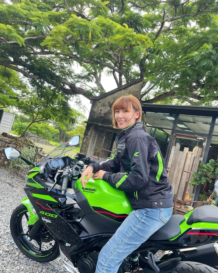 李懿熱愛騎車。翻攝自李懿臉書