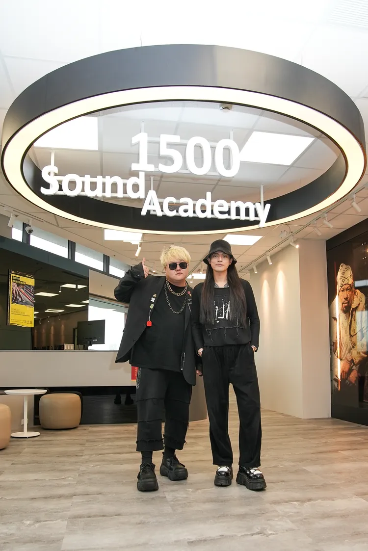 魁剛（左）和頤原出席講座。