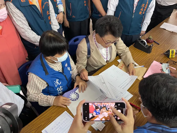 沈智慧完成立委初選黨內登記。民眾提供