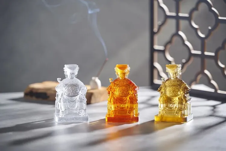 台灣在地琉璃精品tittot琉園以琉璃藝術加入大甲鎮瀾宮聯名行列。業者提供