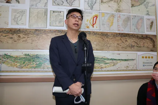 鍾佳濱確定競選連任 嗨喊挺住氣勢贏大選