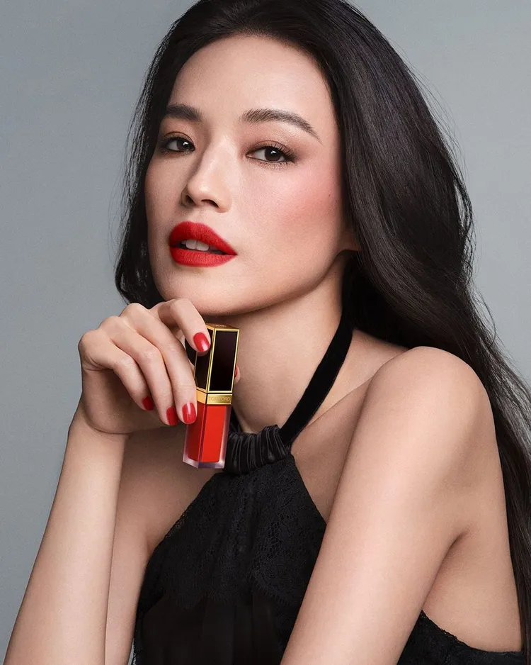 舒淇示範#129 Carnel Red氣泡橘紅。翻攝tomfordbeauty IG