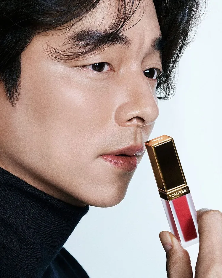 孔劉性感詮釋#123 Devoted楓葉紅棕。翻攝tomfordbeauty IG