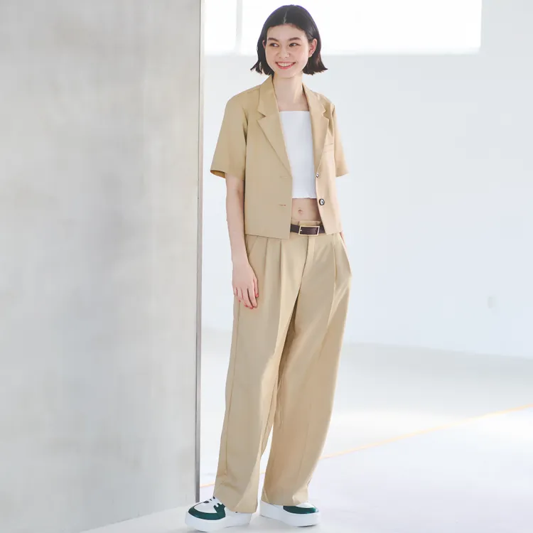 「女裝低腰寬褲」4/14-4/20網路獨家現折200元。業者提供