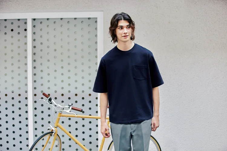 GU精選「男裝oversized棉質T恤」等多款人氣單品推出最低390元起優惠，除了網路商店以外，更於全台實體店鋪加碼同慶。業者提供