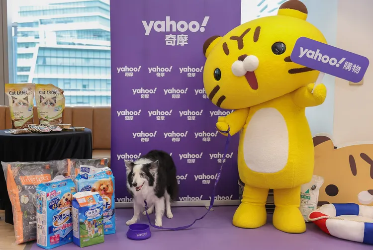 Yahoo奇摩購物觀察發現，寵物品類業績單月成長近2倍 ，其中女性為主力消費族群，佔比達6成，以35-54歲女性為大宗，「智慧型寵物用品」與「毛小孩保健品」更成為新興熱門商品。業者提供