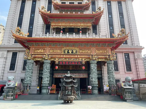 20億元豪華宮廟窗戶遭毀 小偷行竊「燒玻璃聲太大」失風遭逮