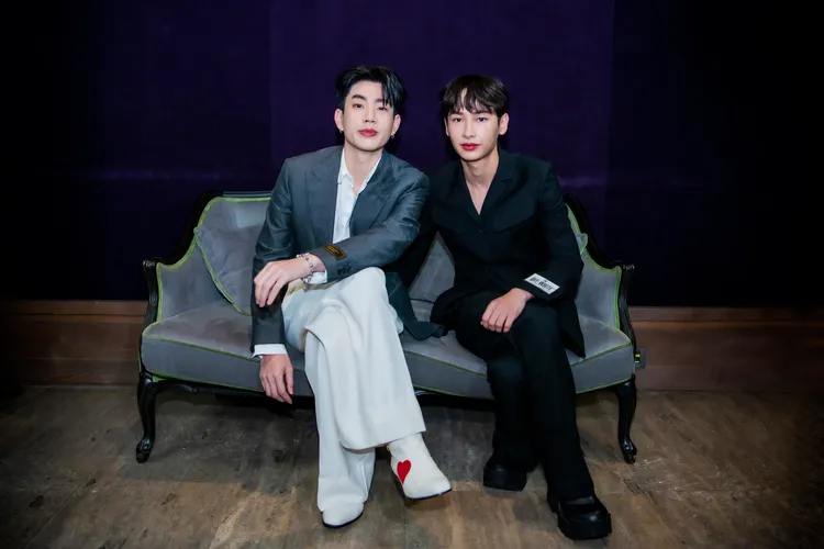 Gun（右）年初曾私下來台玩，去酒吧被請喝酒，讓Off非常羨慕。KKLIVE提供