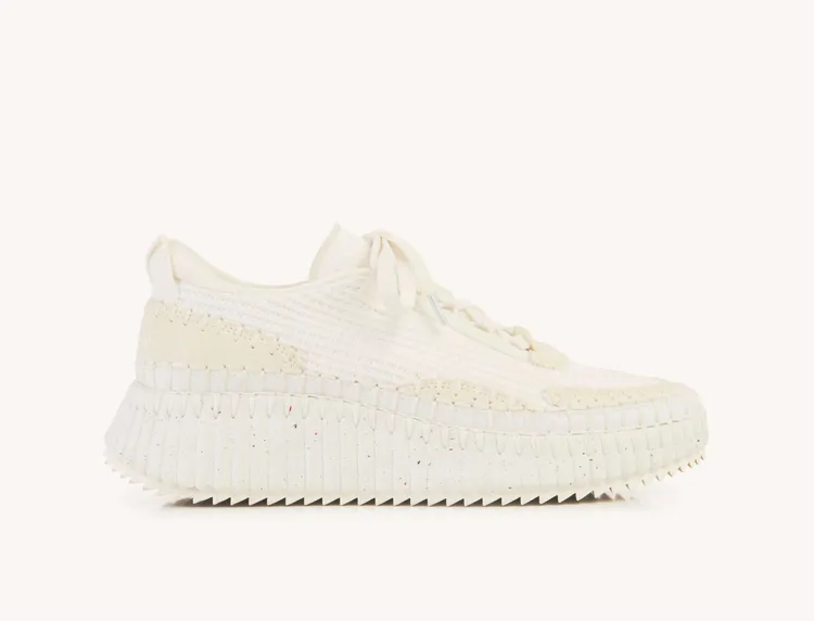 Nama純白色休閒運動鞋，2萬4200元。品牌提供