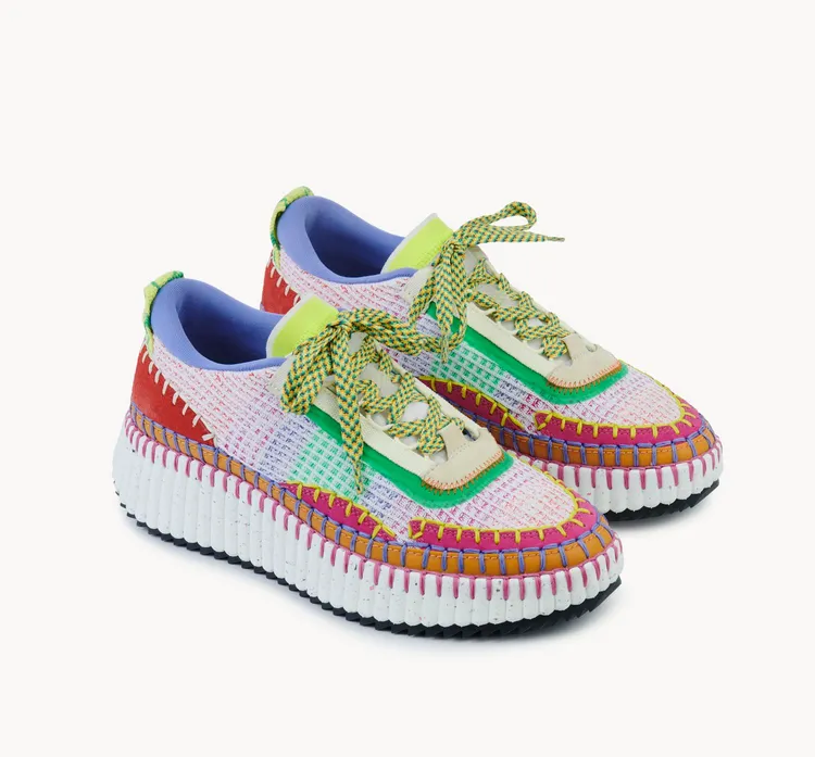 Nama草莓紅色休閒運動鞋，2萬4200元。品牌提供