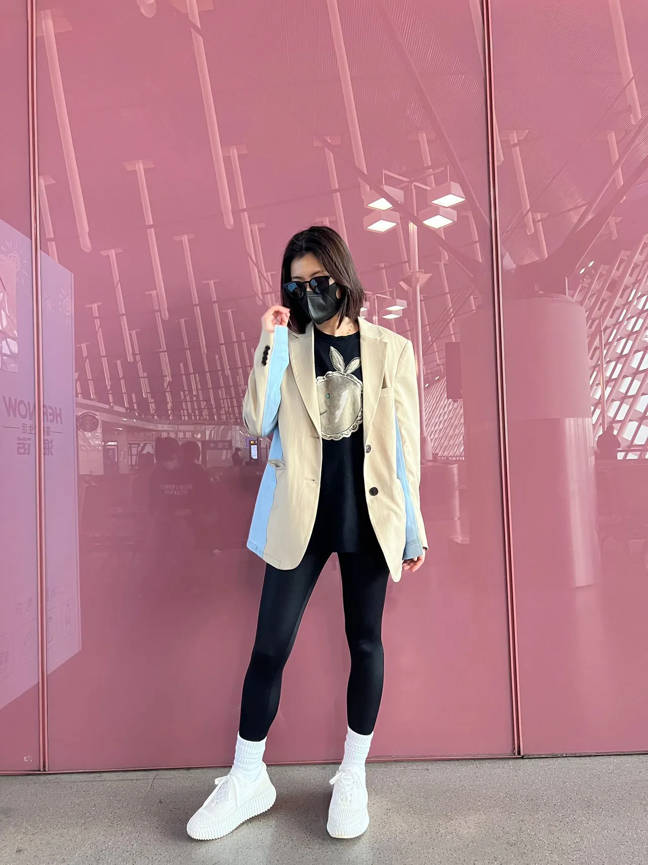 日前至中國拍攝《乘風破浪的姐姐4》節目的賈靜雯,現身機場準備搭機時,就穿了純白色Nama運動休閒鞋詮釋機場時尚。品牌提供