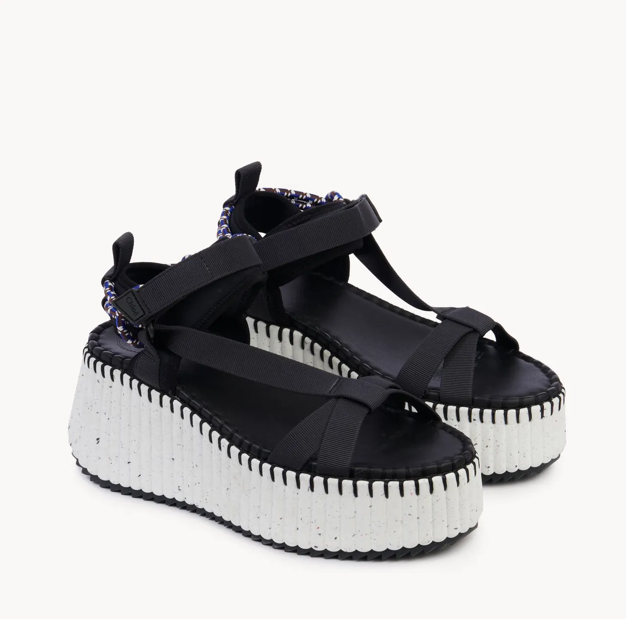 春夏新款Nama黑色厚底涼鞋,2萬4200元。品牌提供