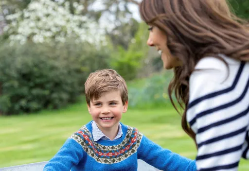 英國路易王子5歲生日 凱特燦笑推獨輪車同樂