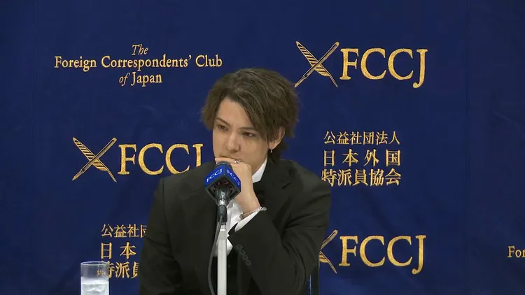 傑尼斯前練習生岡本カウアン勇敢開記者會，公開自己被喜多川侵犯的過程。翻攝FCCJ channel YouTube