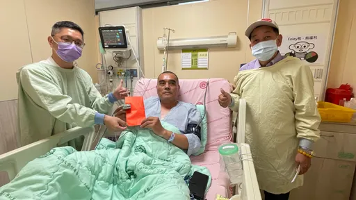 台中警副所長突癱軟 握不住手機!警友站長喊「你中風了」救他一命