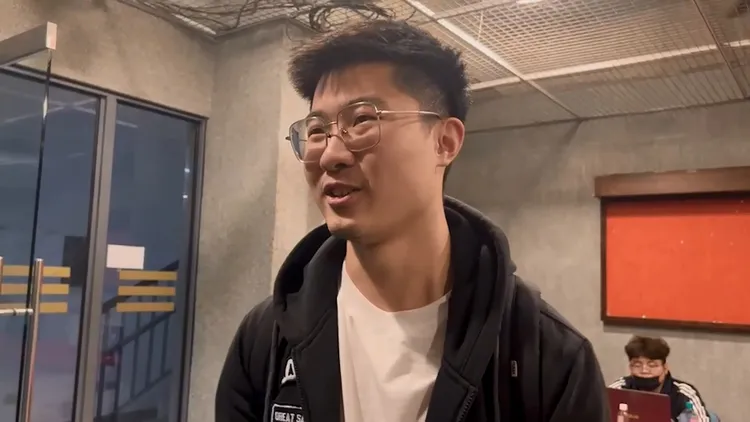 張姓男大生說，郭台銘若參選總統，可能會支持他。鮮明攝