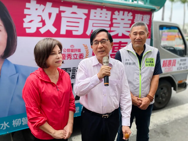 陳水扁於10時30分抵達賴惠員服務處。王志弘攝