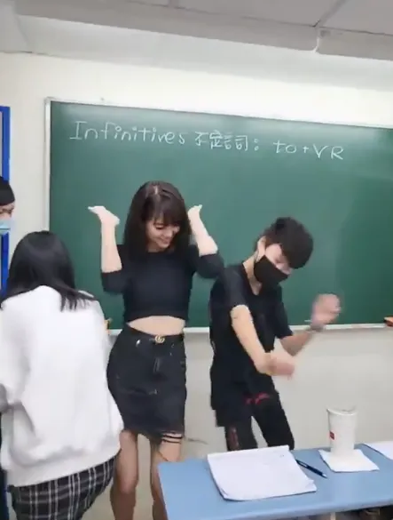 正妹老師大跳開花舞。翻攝自爆廢公社
