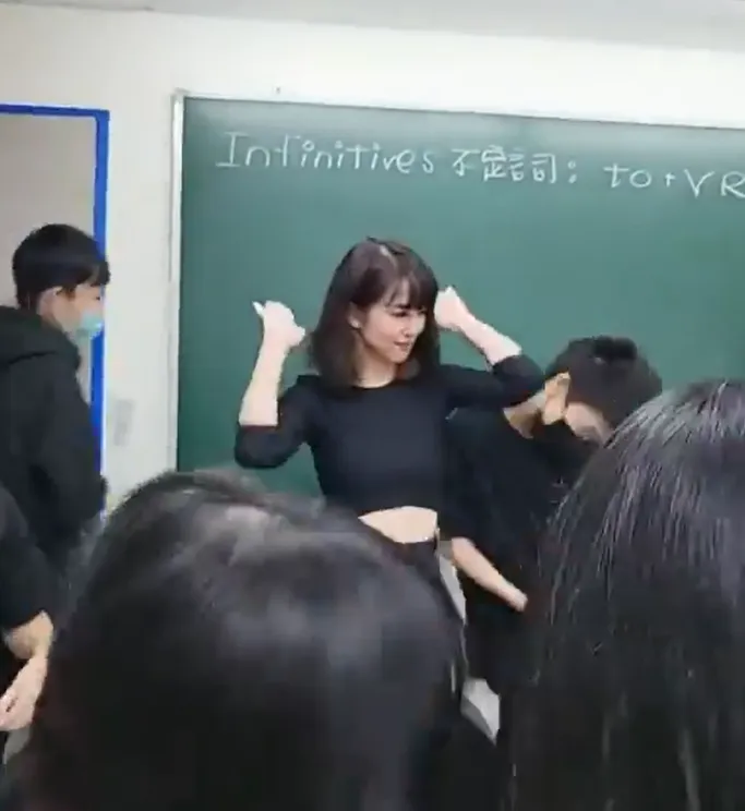 有網友認為她笑起來像蔡依林。翻攝自爆廢公社