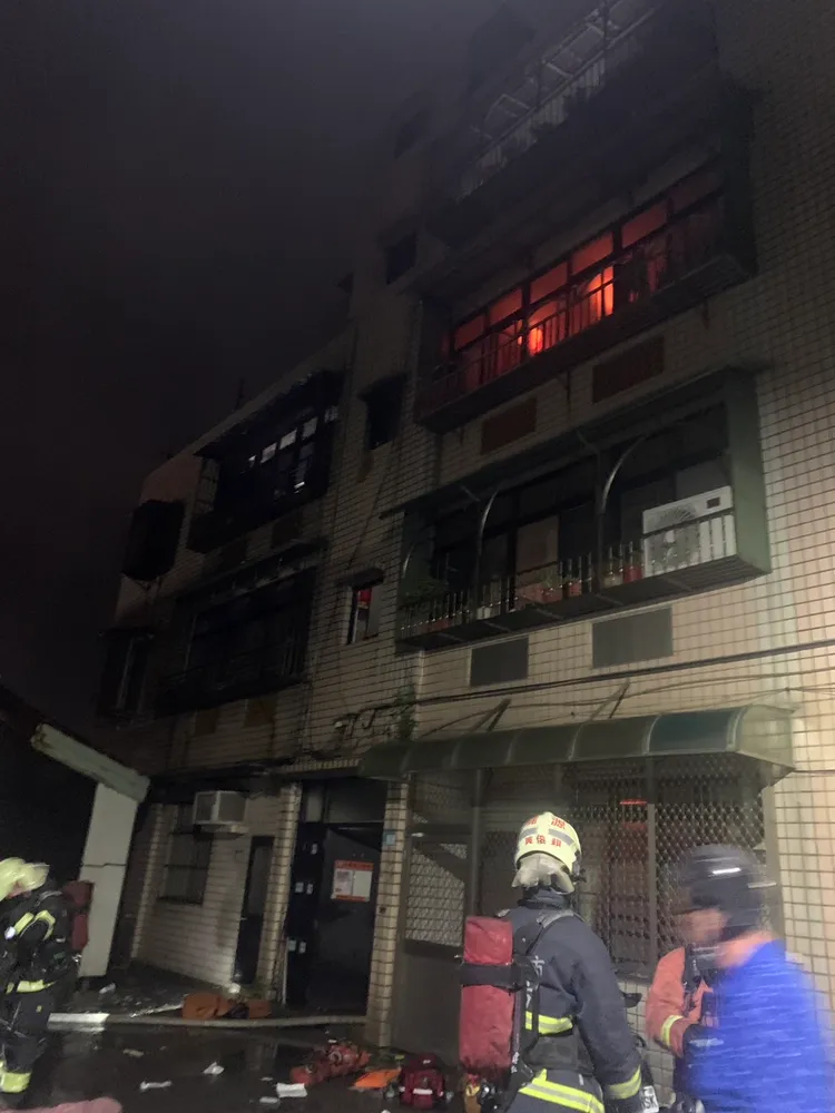警消到場搶救。翻攝畫面