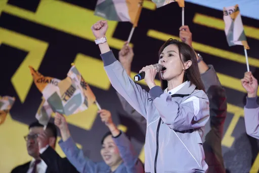 謝盈萱藏身幕僚當小螺絲釘拚大選 王淨扮海龜淋雨搶票