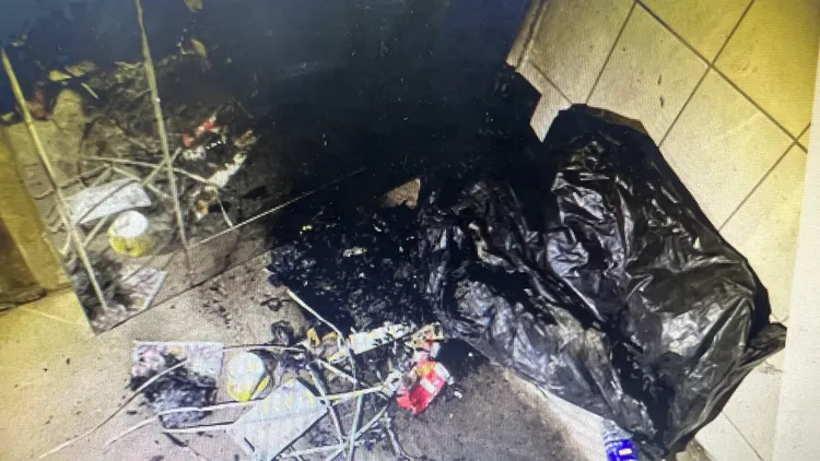 現場被燒毀的垃圾。楊梅警分局提供