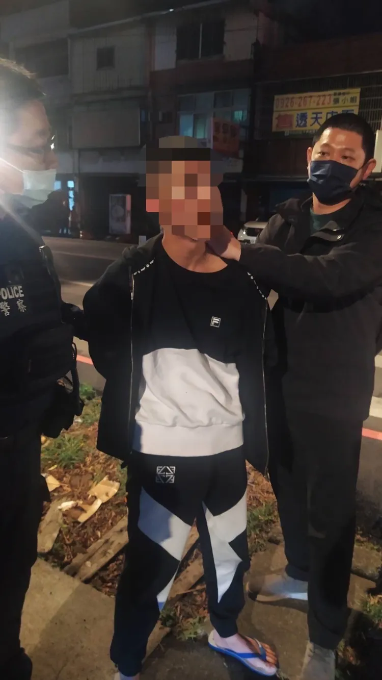 王姓債主與同夥狼狽落網。翻攝畫面