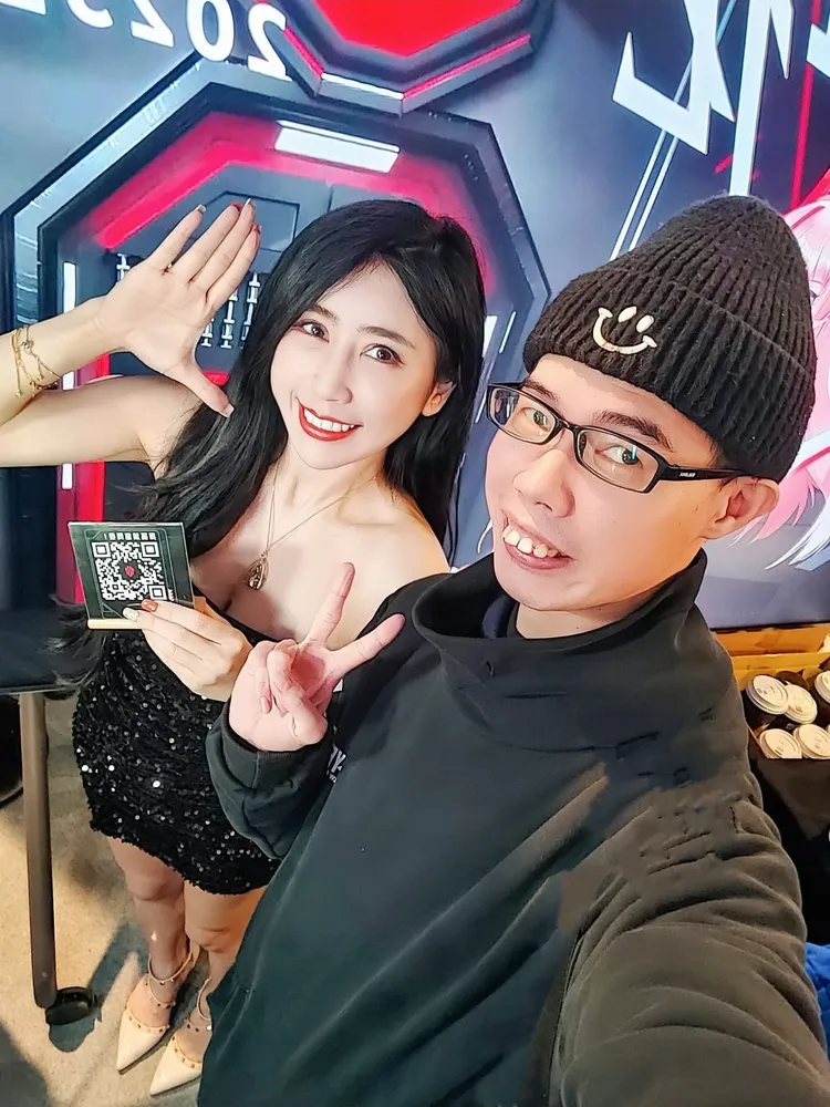 鄧佳華(右)表示遭人恐嚇。翻攝自鄧佳華臉書