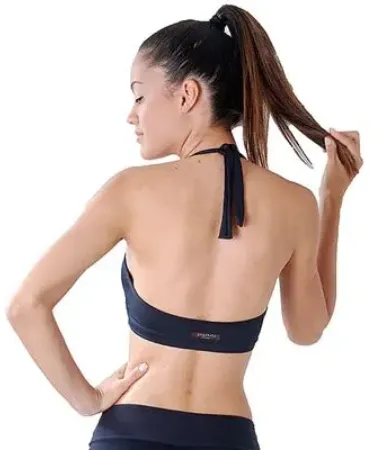 女友只穿内裤手遮胸邀请帮忙绑内衣　「奇兽」男竟一分钟完事逃离！