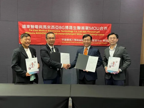 左起中國醫醫藥大學附設醫院國際醫療中心醫師主任黃軒、馬來西亞 BIOGEND總經理黃裕源、遠東醫電總經理鄧俊男、中華電信國際電信分公司經理洪暄維。遠東醫電提供