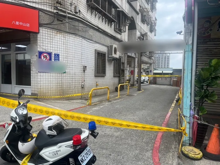 警方在槍擊案現場圍起封鎖線。蘆洲警分局提供