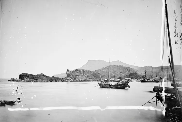 1871年John Thomson所捕捉的打狗山身影 。資料來源：Wellcome Collection