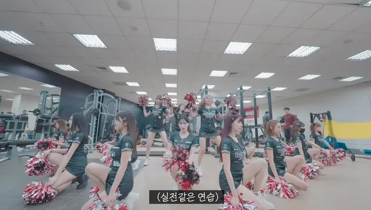 李多慧賽前與樂天女孩勤奮練習。翻攝李多慧YouTube