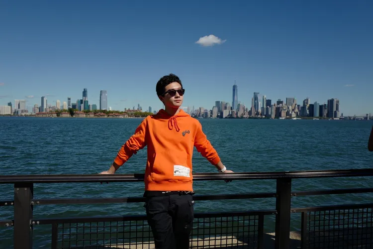 在紐約海邊。貝克宇提供