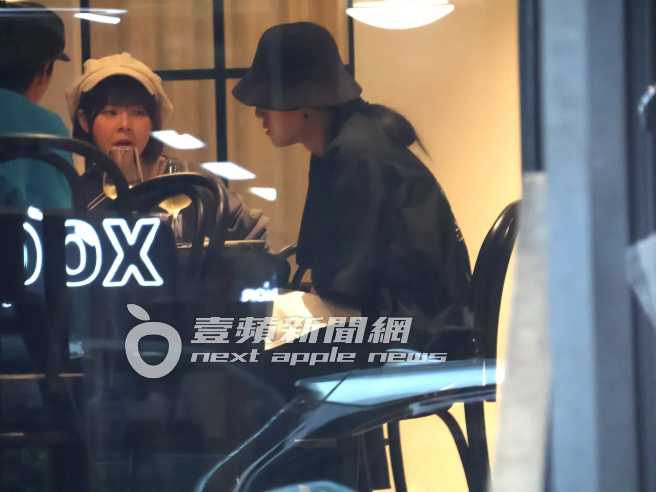 林哲熹哥哥林頤原(右),也和女友一起跟弟弟還有準弟妹試吃韓國菜。特勤中心攝