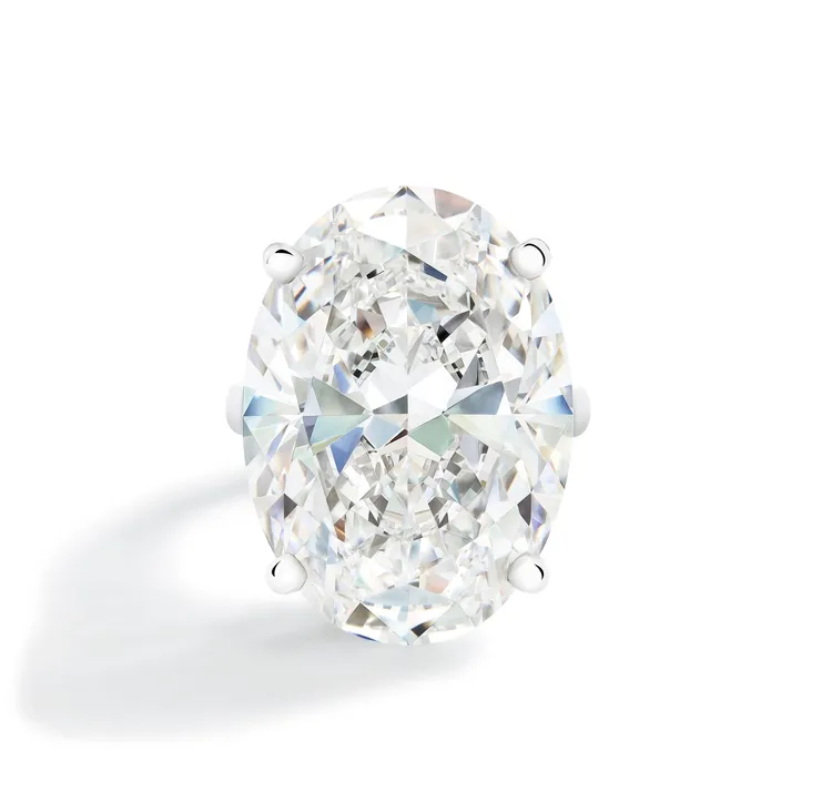 DB Classic橢圓形切割鑽石鉑金戒指，30.08克拉橢圓形切割白鑽具備頂級D色透亮光彩，開出約3億元的定價，是這場珠寶展中最高價之作。品牌提供