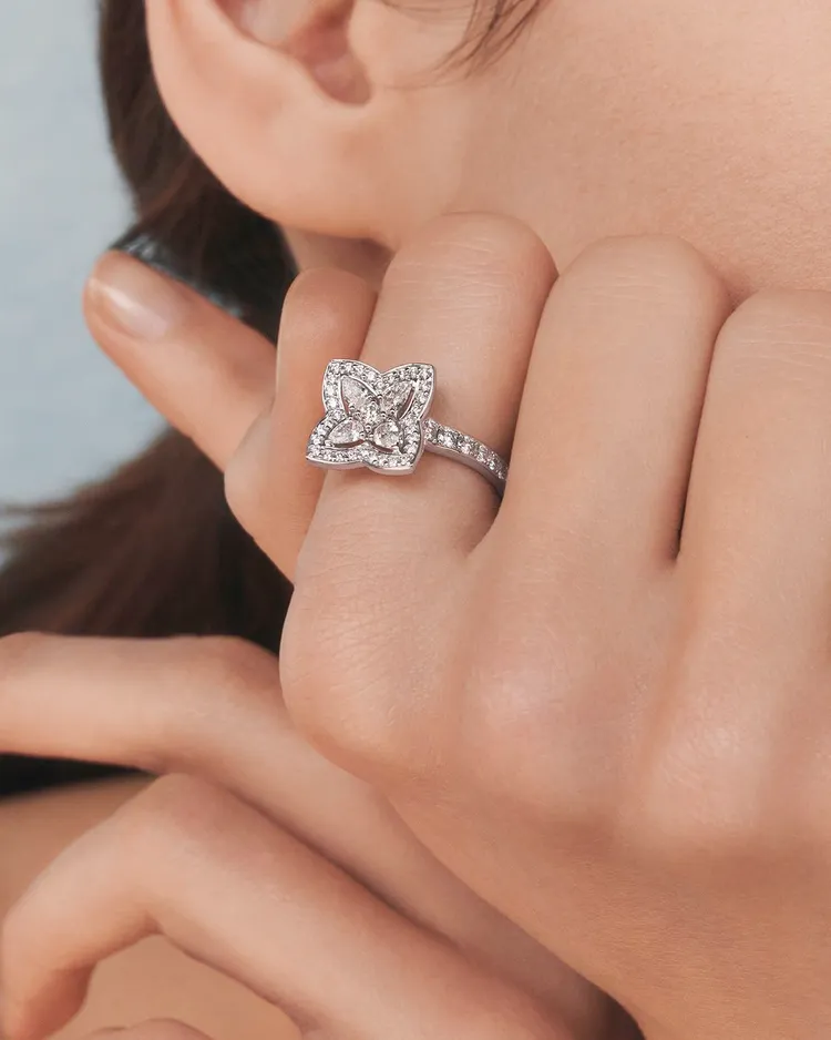 Enchanted Lotus 18K白金鑽石戒指，約28萬4000元。品牌提供