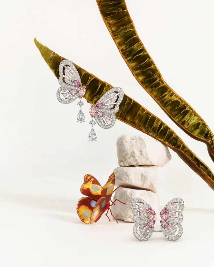 Portraits of Nature系列butterfly粉紅鑽耳環與戒指，耳環約245萬元、戒指約262萬元。品牌提供