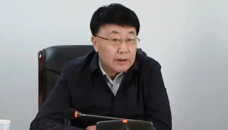 中國51歲貪官孔祥輝砸下重金做醫美，遭網友毒舌是為坐牢做準備嗎？翻攝微博/青海西州茫崖市