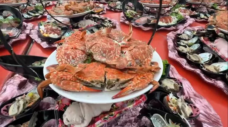 總鋪師「阿隆師」娶媳席開200桌流水席、菜色浮誇。翻攝畫面