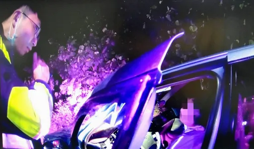 桃園男開車進偏僻靜巷突心臟病發 多虧巡邏警「雞婆」!做這事幫撿回一命