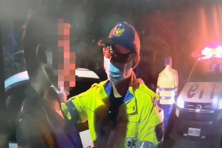 救護人員到場。大園警分局提供