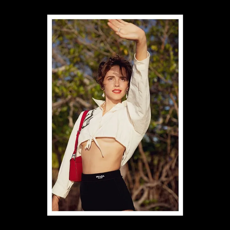 她分享的6張照片中，這張是唯一的彩色照。翻攝emmawatson IG